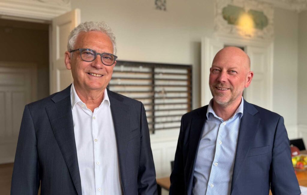 Jan Ahlström och Niclas Fredrikson under Änkans årsstämma på Munkbron 2026.